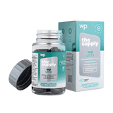 Apresentação completa do produto WP Ultra Multivitamínico, incluindo a caixa, o frasco aberto e as cápsulas.